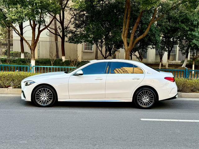 Mercedes-Benz C-Class 2023 thumb 4