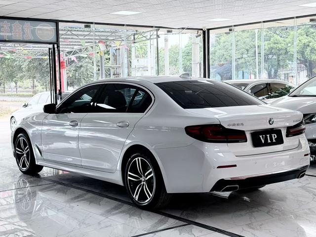 BMW 5 серии 2022 thumb 2