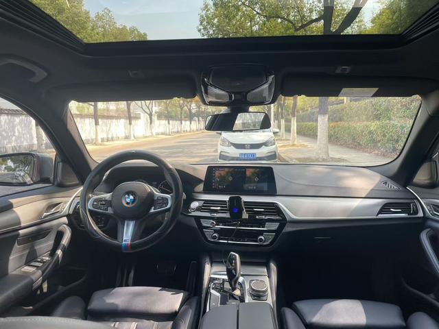BMW 5 серии 2019 thumb 4