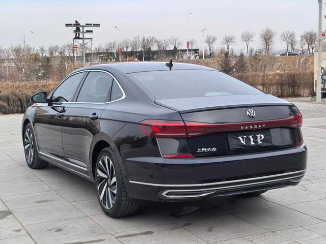 Volkswagen Passat 2023 thumb 3