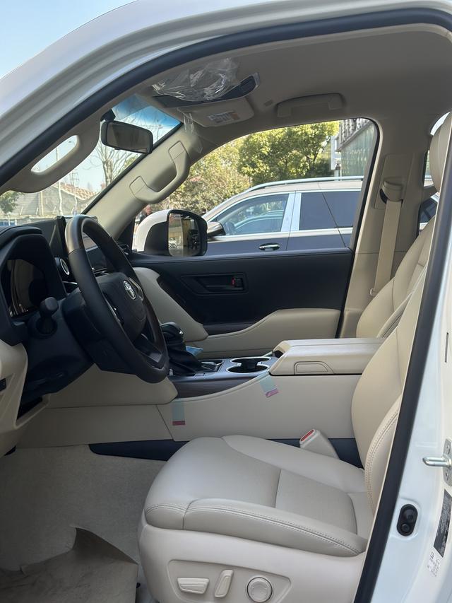 Toyota Land Cruiser 2025 thumb 2