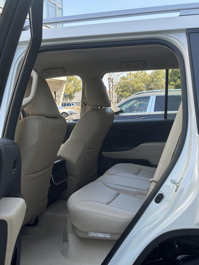 Toyota Land Cruiser 2025 thumb 3