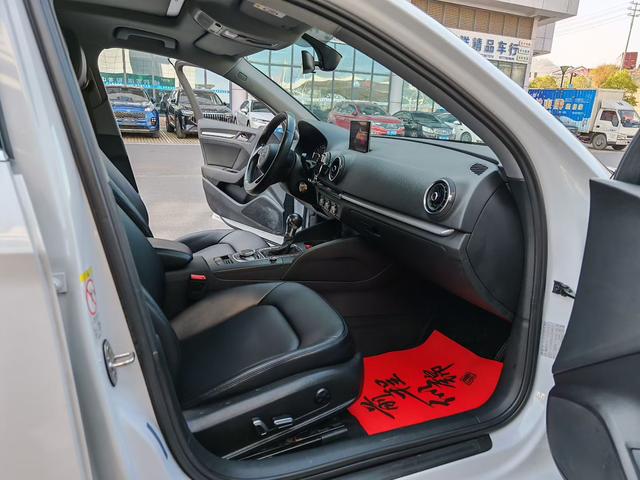 Audi A3 2020 thumb 3