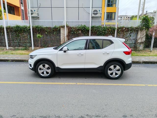Volvo XC40 2021 thumb 4