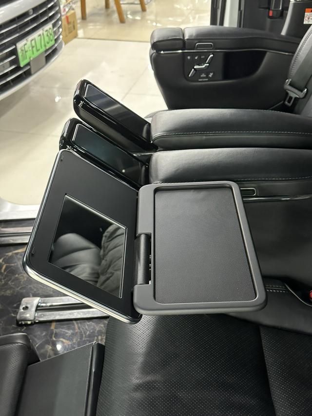 Toyota Vellfire 2023 thumb 9