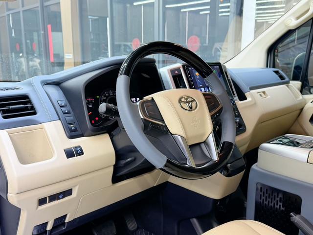 Toyota HiAce 2023 thumb 2