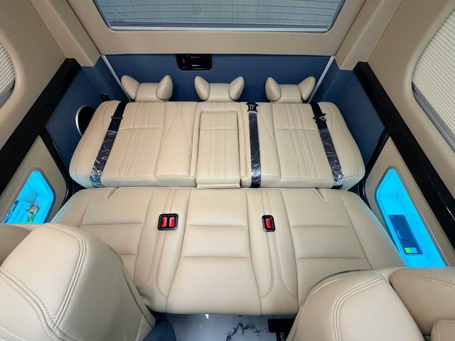 Toyota HiAce 2023 thumb 3