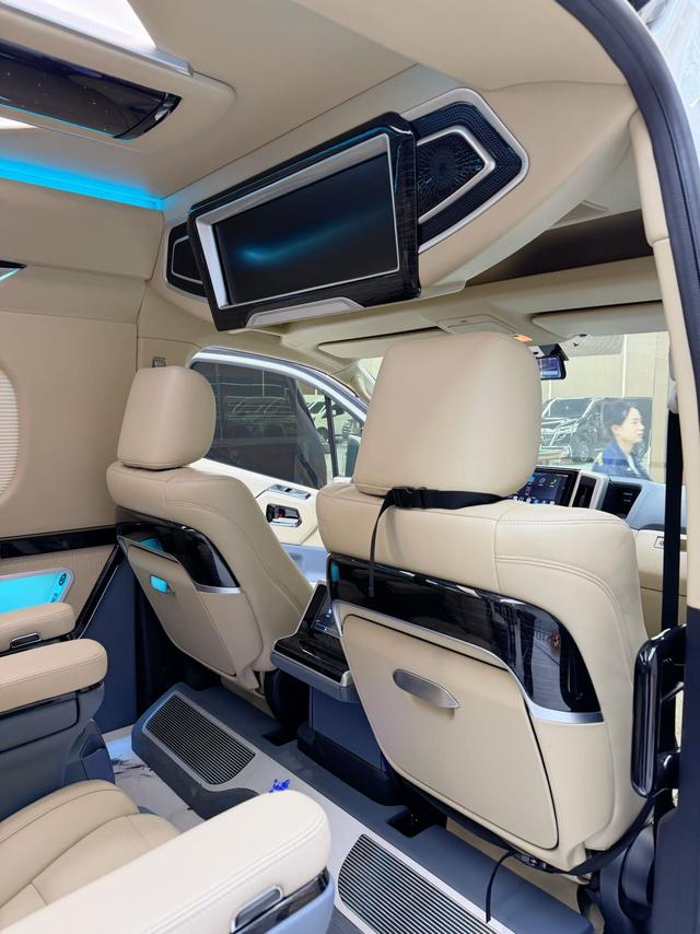 Toyota HiAce 2023 thumb 6