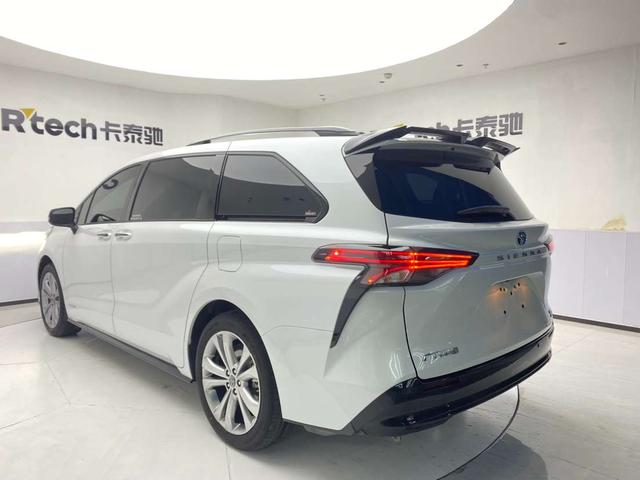 Toyota Sienna 2024 thumb 4