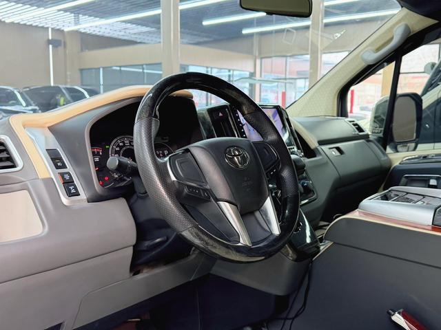 Toyota HiAce 2022 thumb 2