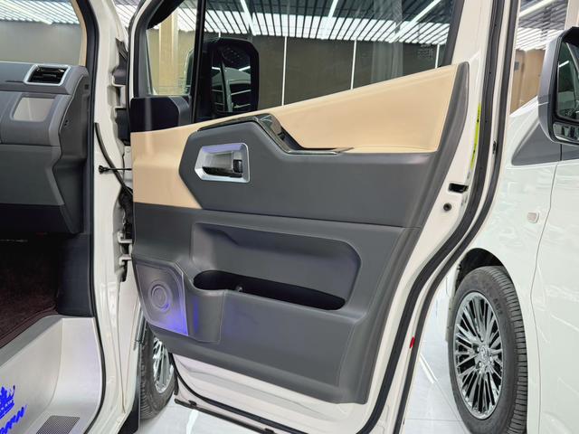 Toyota HiAce 2022 thumb 5