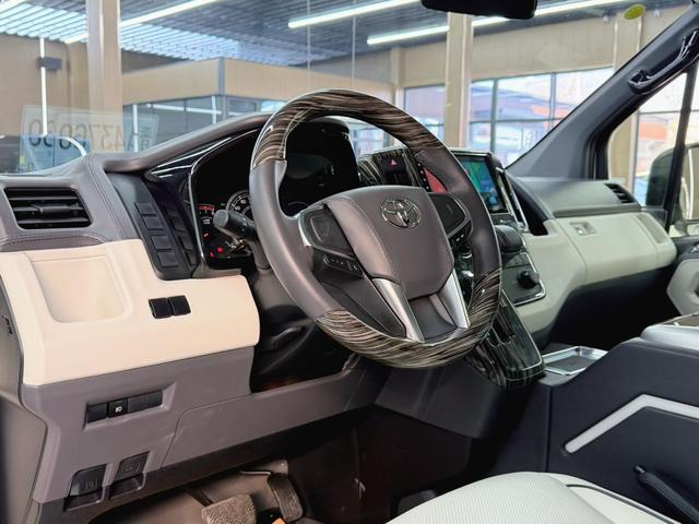 Toyota HiAce 2022 thumb 2