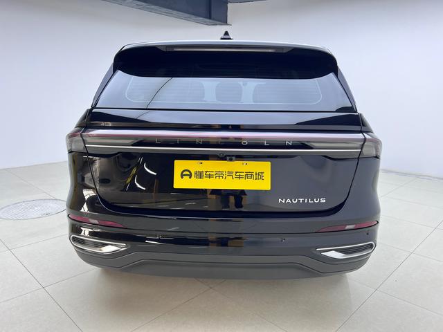 Lincoln Navigator 2023 thumb 3
