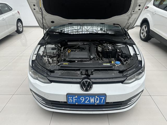 Volkswagen Golf 2023 thumb 2