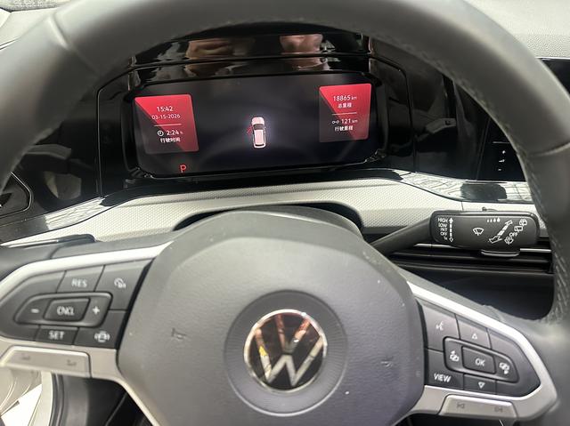 Volkswagen Golf 2023 thumb 3
