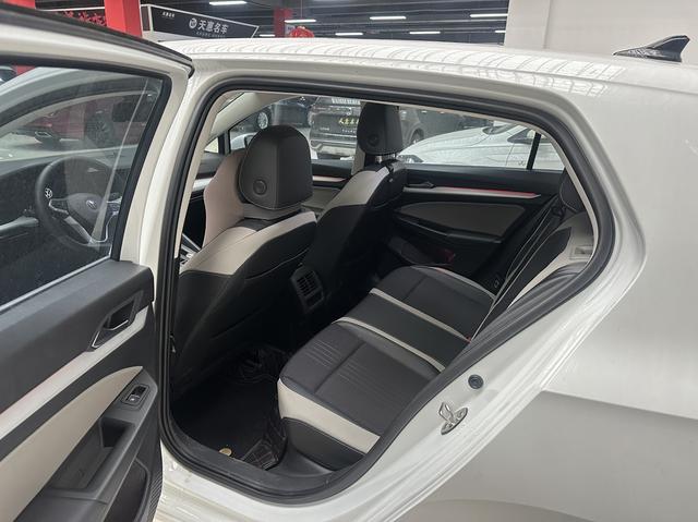 Volkswagen Golf 2023 thumb 8