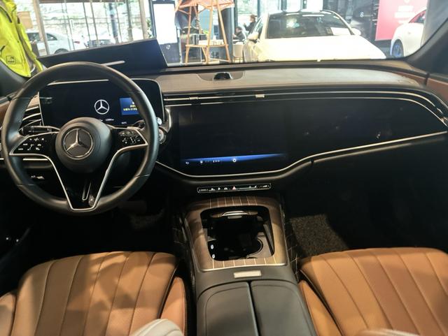 Mercedes-Benz E-Class 2024 thumb 2