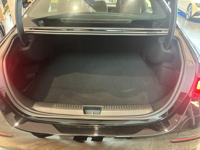 Mercedes-Benz E-Class 2024 thumb 4