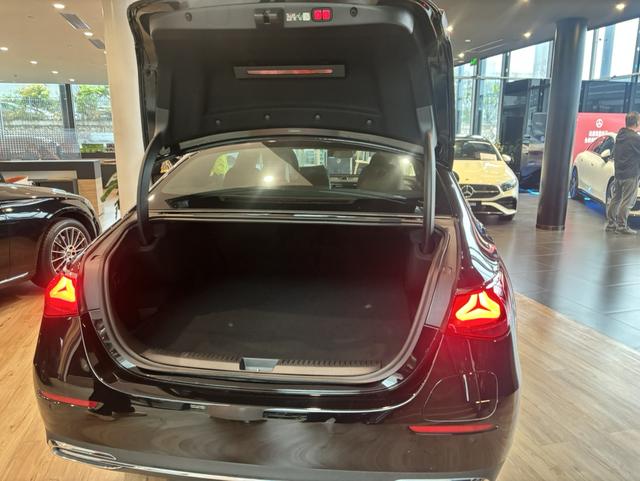 Mercedes-Benz E-Class 2024 thumb 8