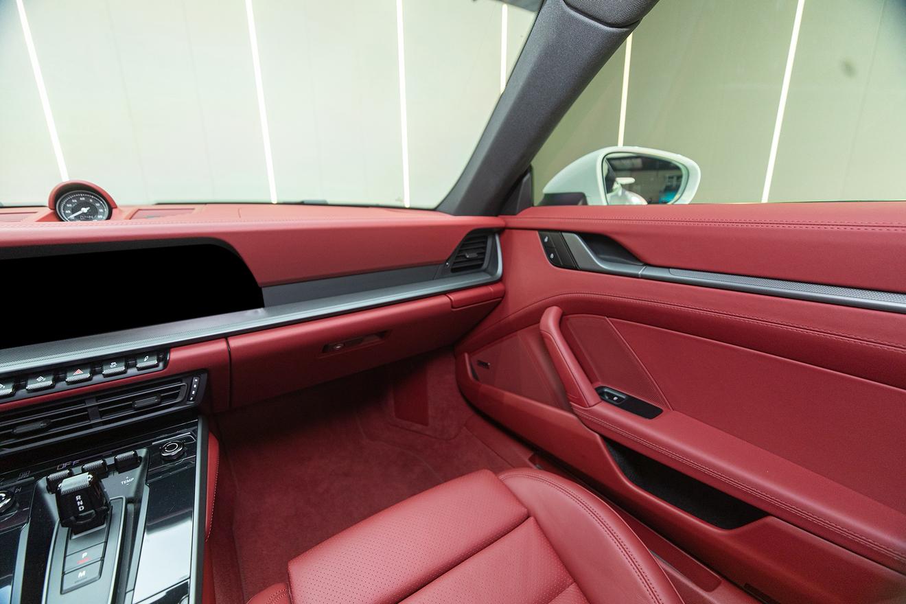 Porsche 911 2023 thumb 9
