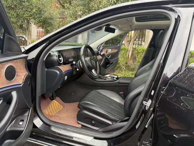 Mercedes-Benz E-Class 2016 thumb 9