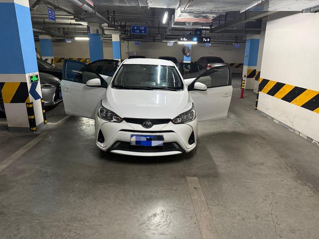 Toyota Yaris 2017 thumb 9