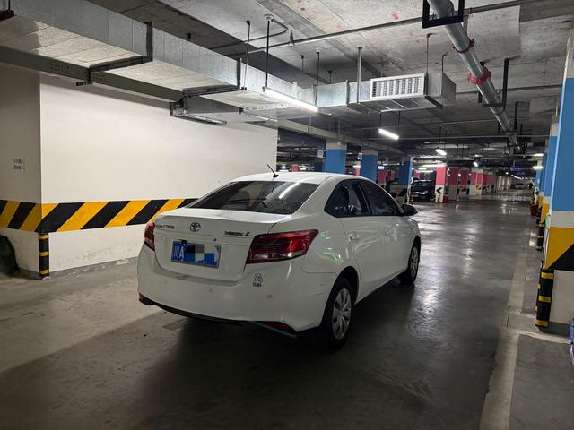 Toyota Yaris 2017 thumb 12