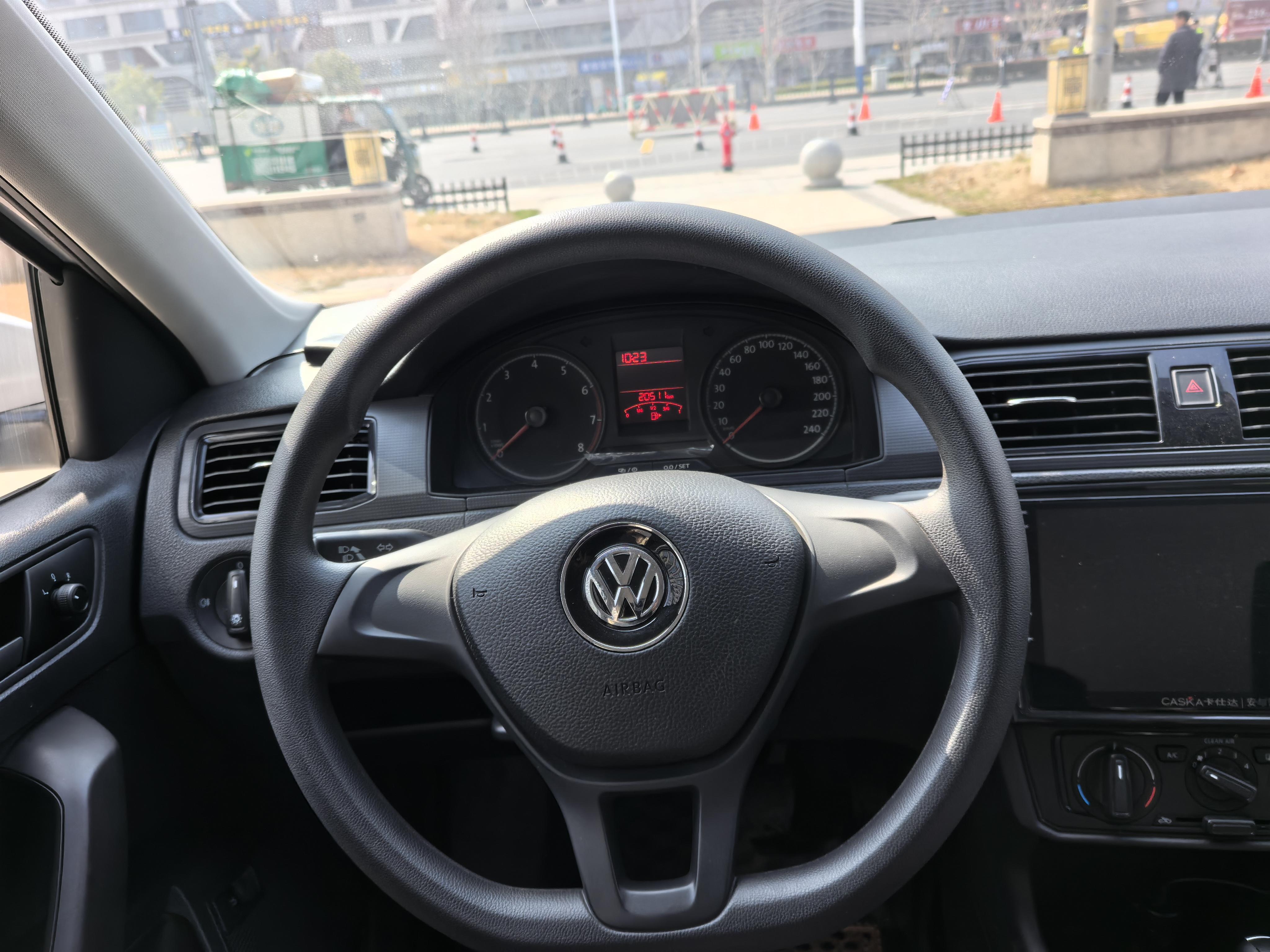 Volkswagen Santana 2019 thumb 7
