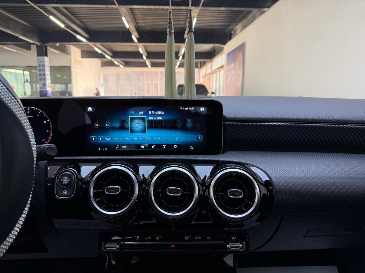 Mercedes-Benz A-Class 2019 thumb 5