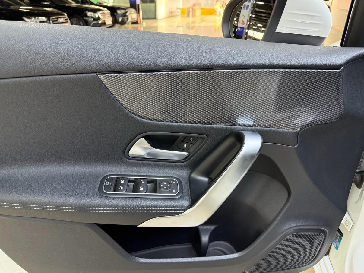 Mercedes-Benz A-Class 2019 thumb 6