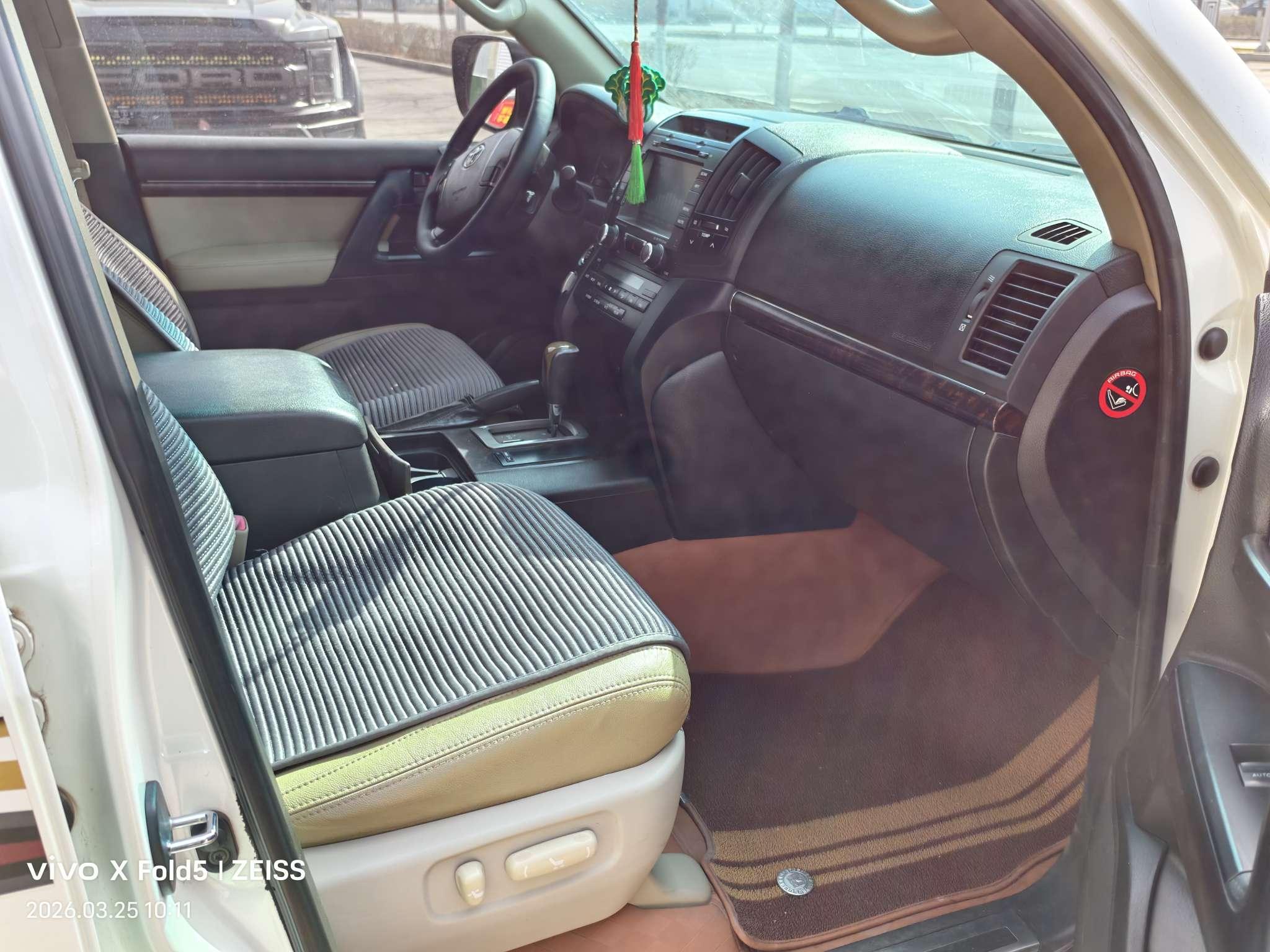 Toyota Land Cruiser 2011 thumb 4