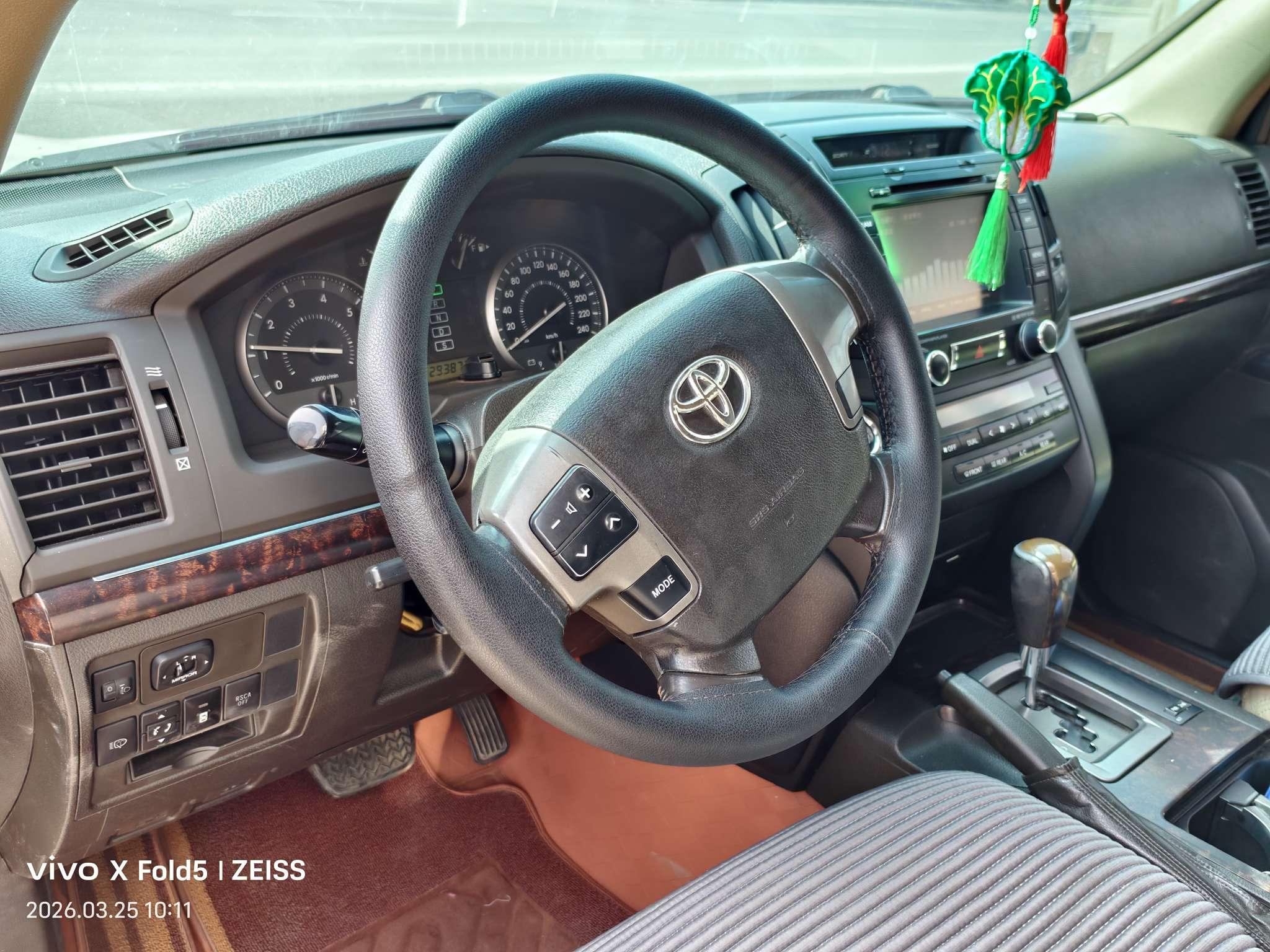 Toyota Land Cruiser 2011 thumb 6
