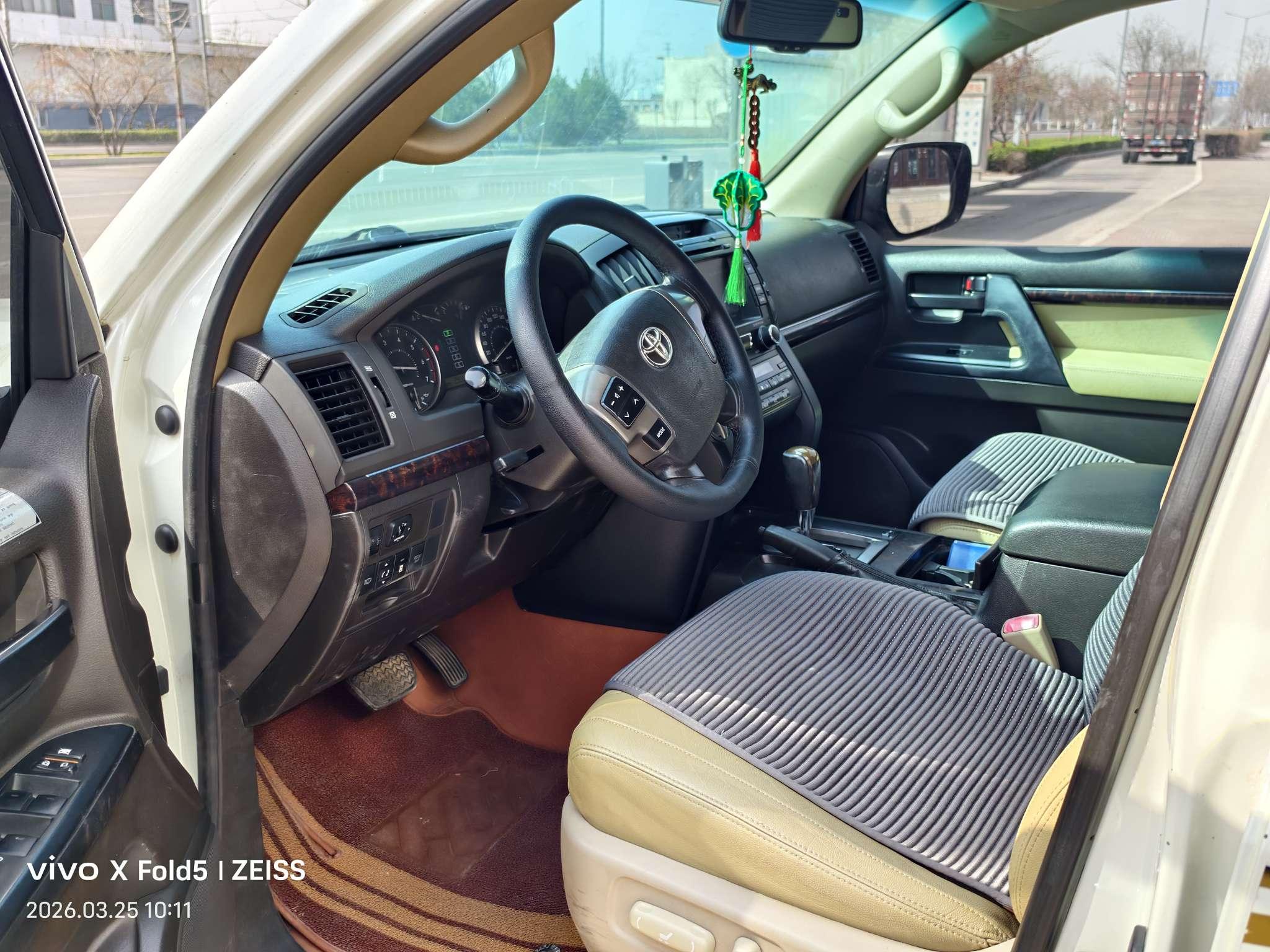 Toyota Land Cruiser 2011 thumb 7