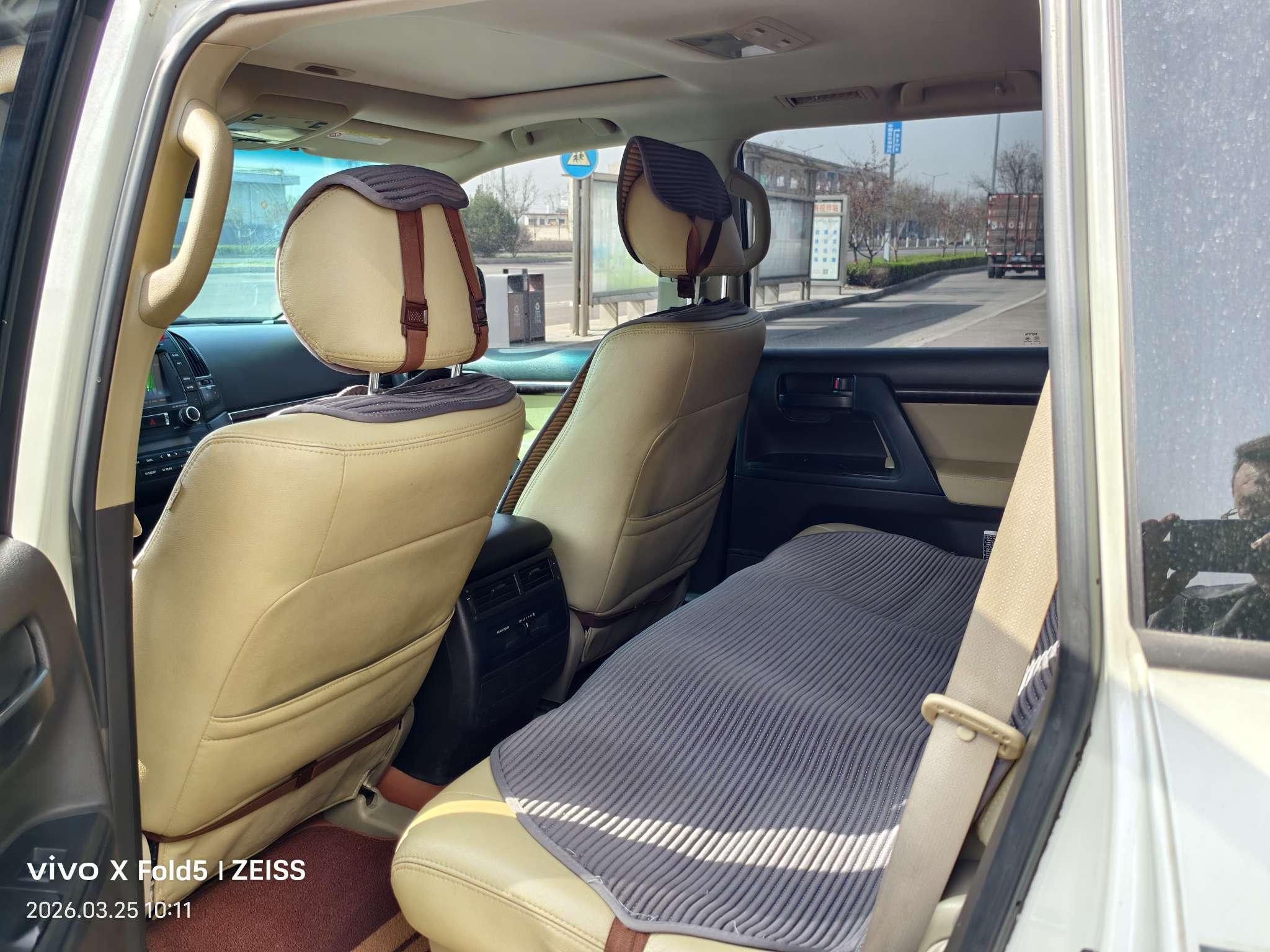 Toyota Land Cruiser 2011 thumb 8