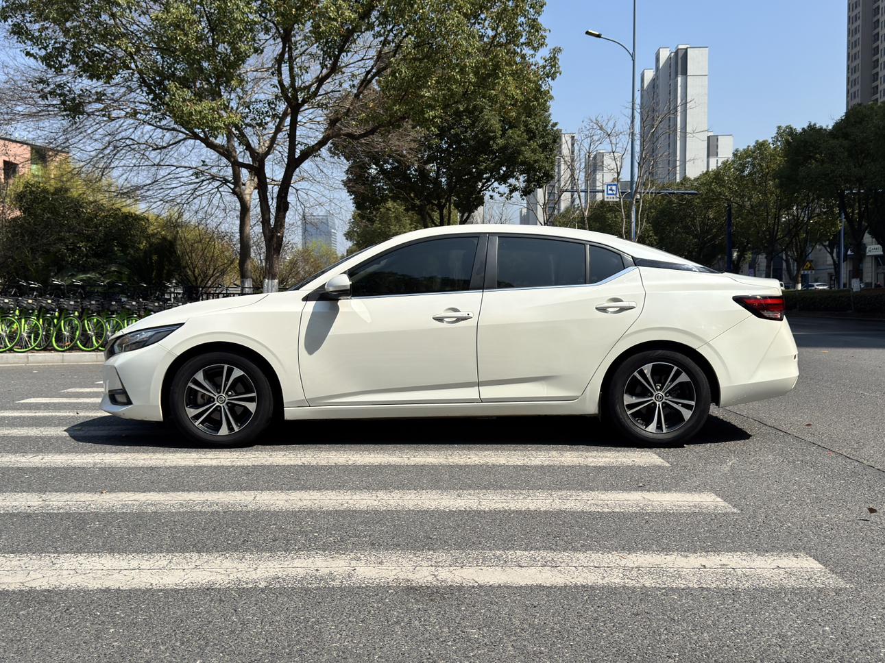 Nissan Sylphy 2021 thumb 2