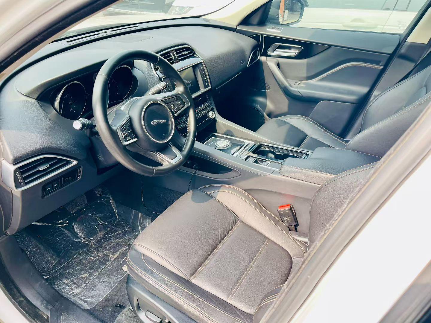 Jaguar F-Pace 2018 thumb 6