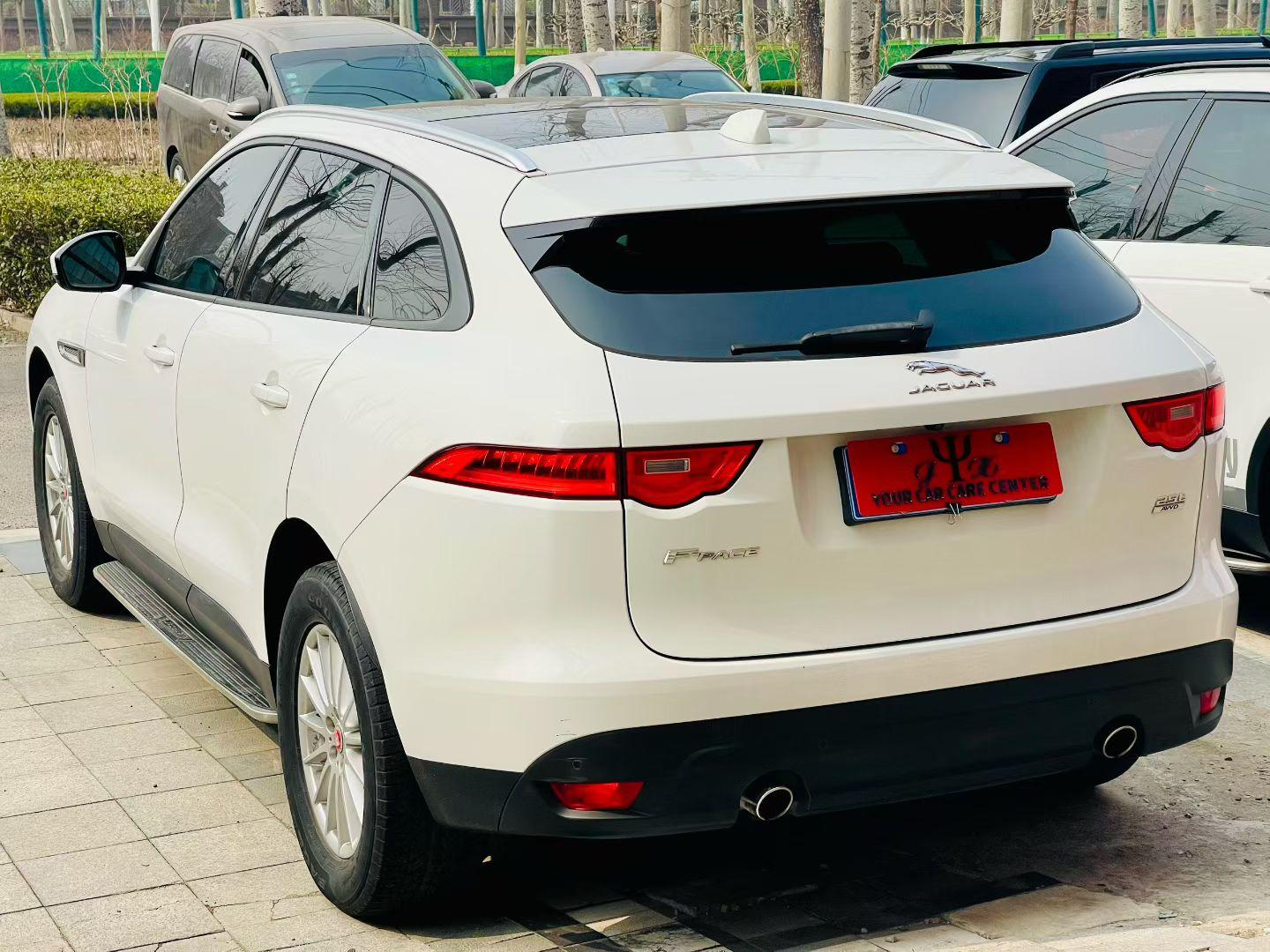 Jaguar F-Pace 2018 thumb 10