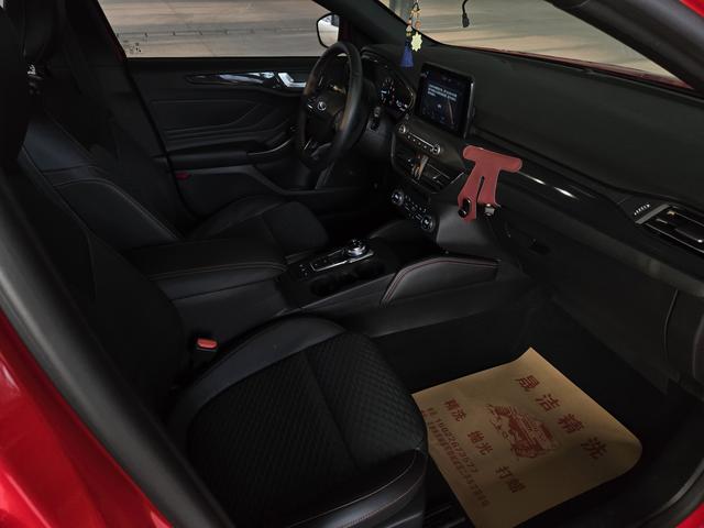 Ford Focus ST 2020 thumb 7