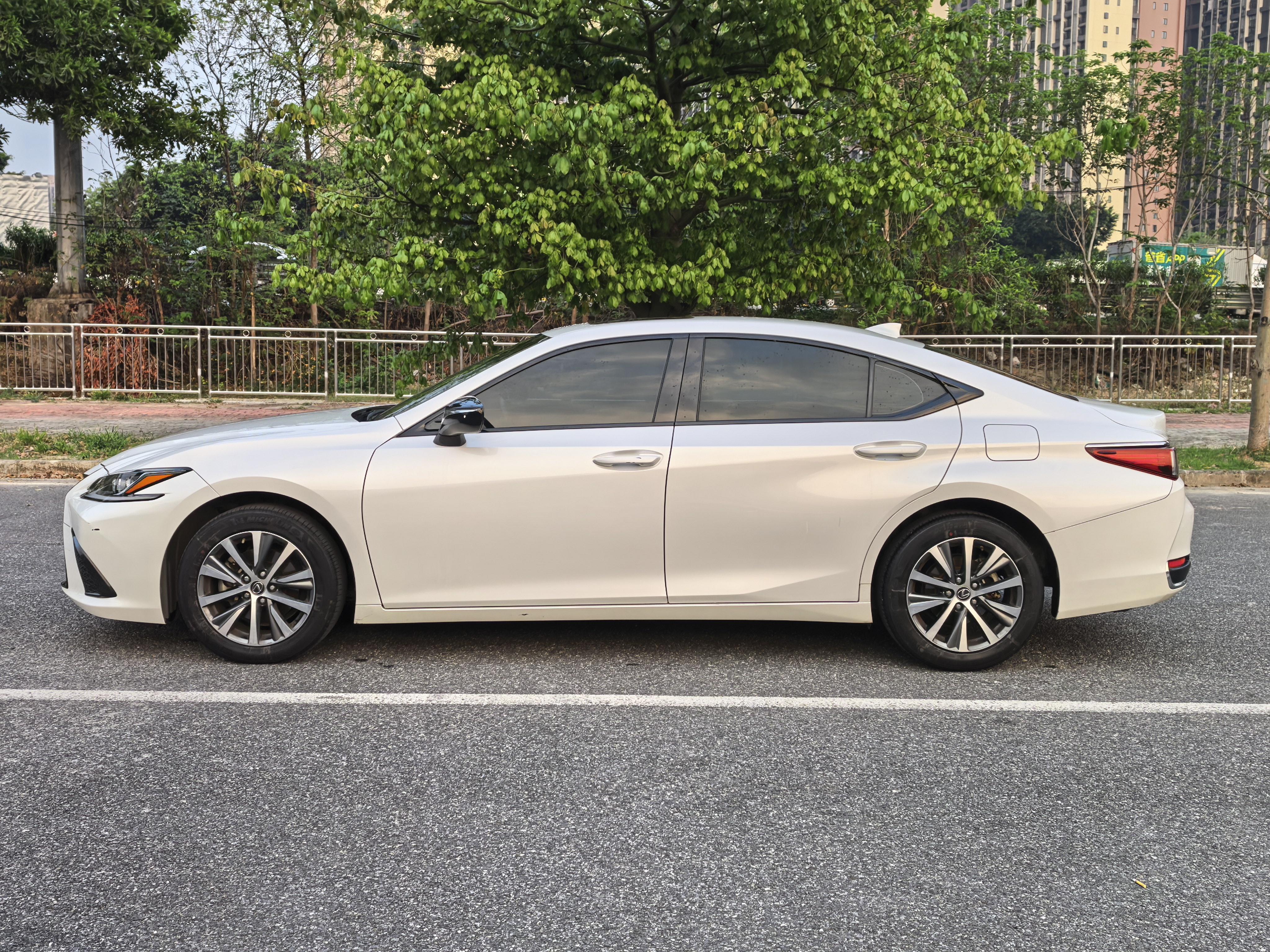 Lexus ES 2021 thumb 2