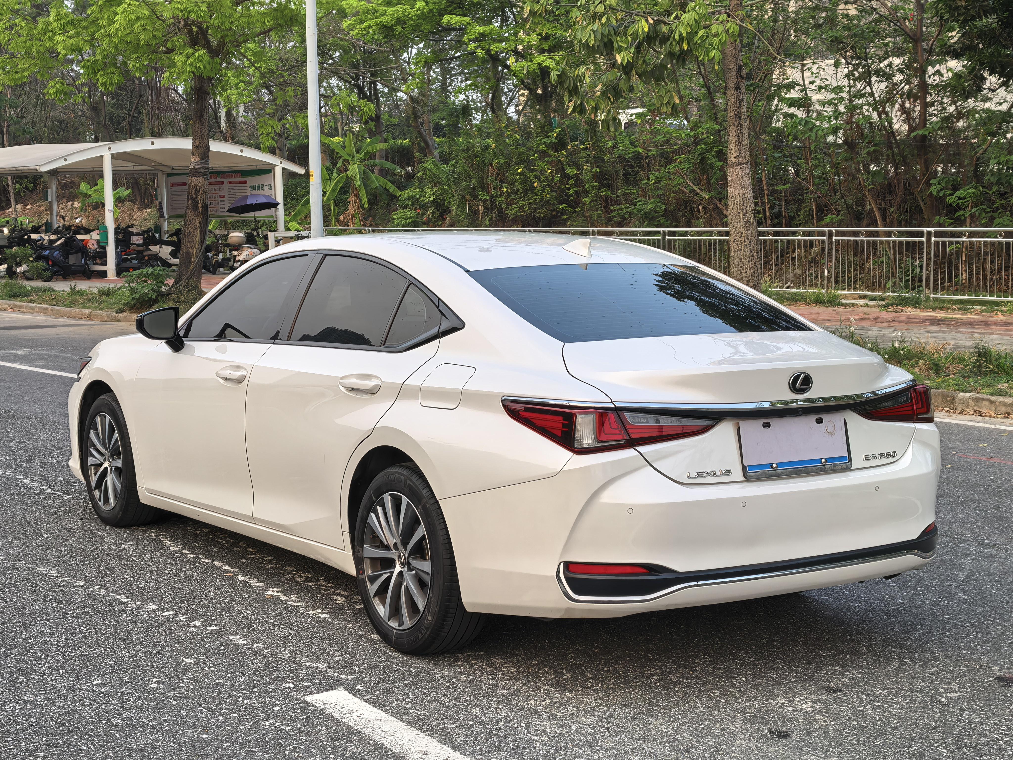 Lexus ES 2021 thumb 3