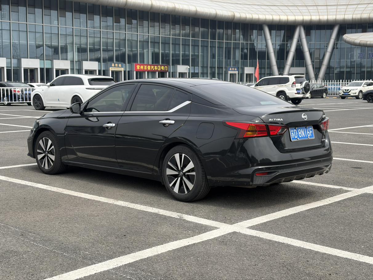 Nissan Altima 2022 thumb 2