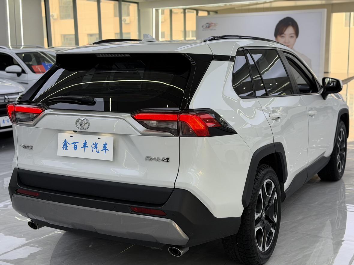 Toyota RAV4 2022 thumb 4