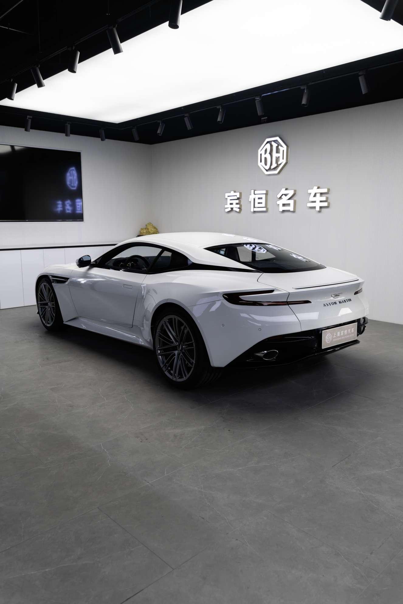 Aston Martin DB12 2024 thumb 2
