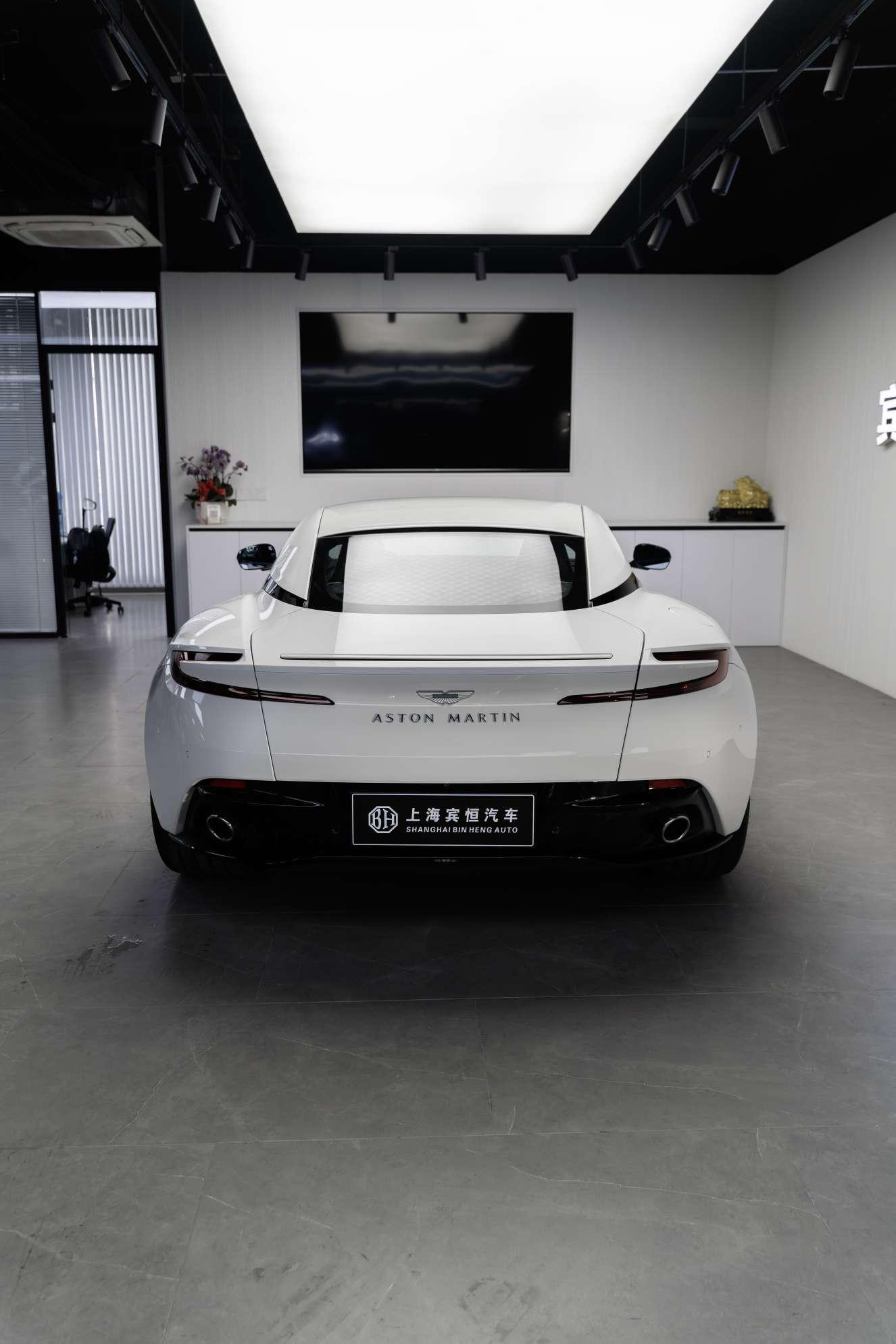 Aston Martin DB12 2024 thumb 3