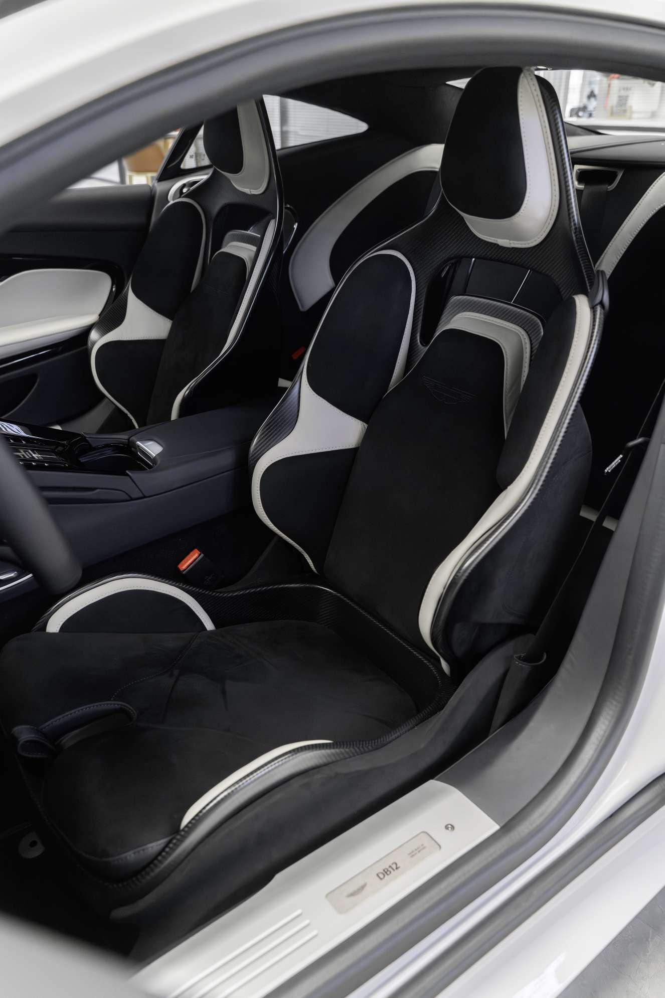 Aston Martin DB12 2024 thumb 12