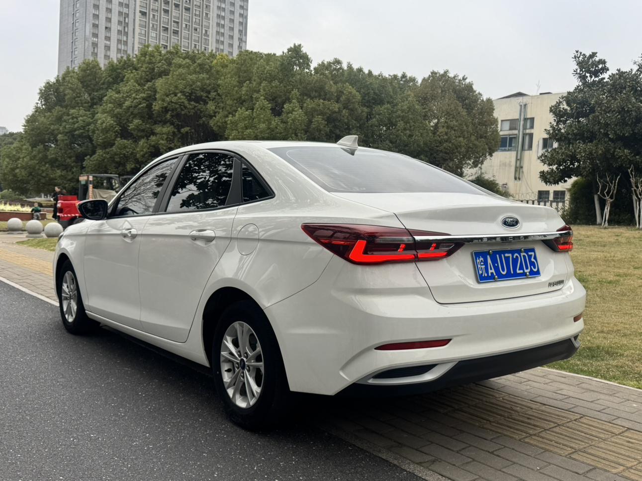 Ford Focus 2021 thumb 2