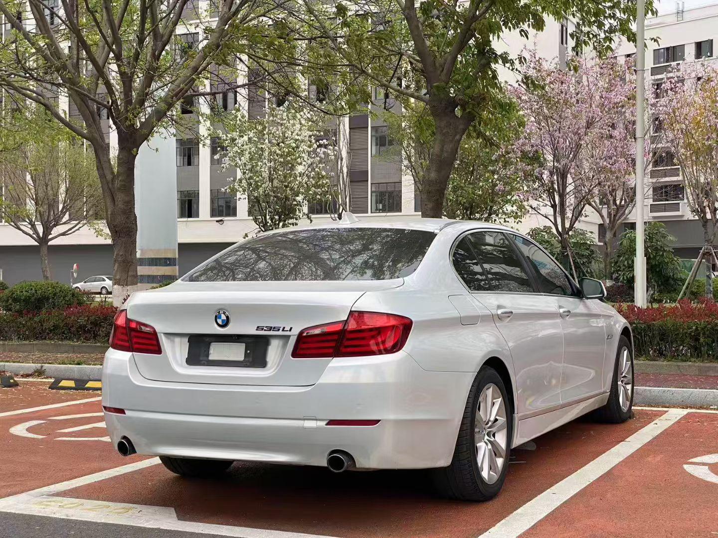 BMW 5 серии 2011 thumb 4