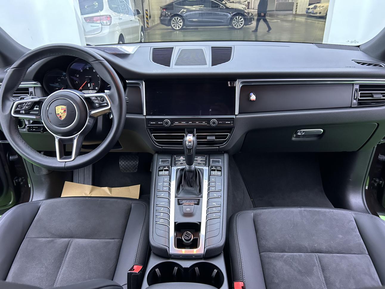 Porsche Macan 2018 thumb 8