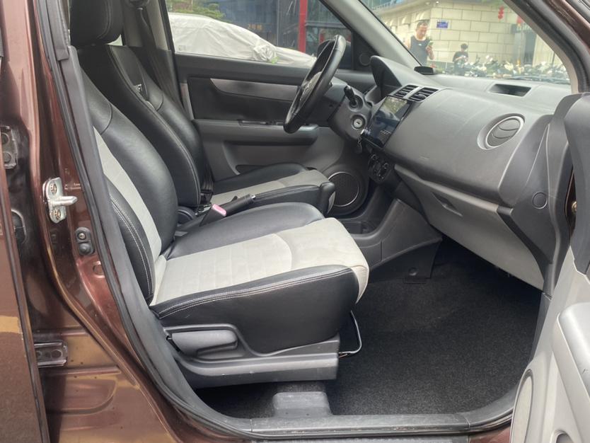 Suzuki SX4 2011 thumb 6