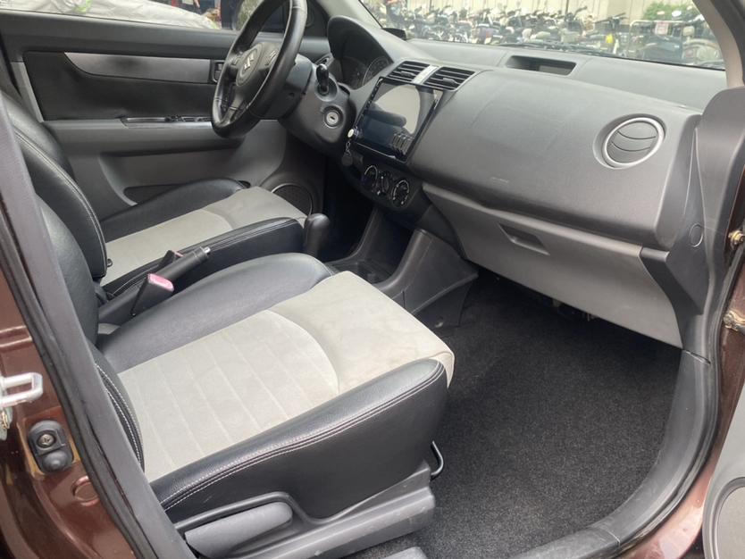 Suzuki SX4 2011 thumb 8